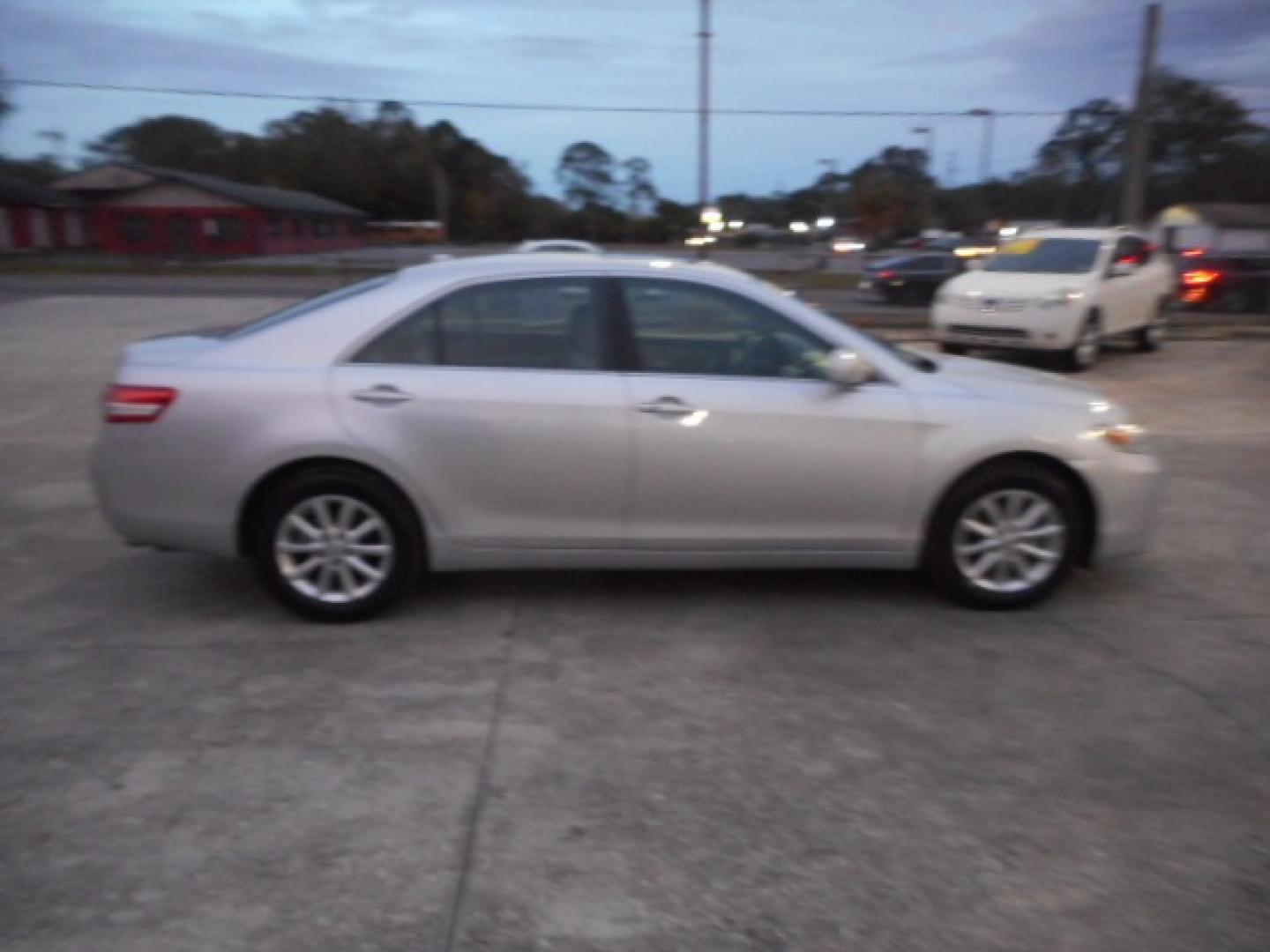 2011 SILVER TOYOTA CAMRY BASE; SE; LE; (4T1BF3EK2BU) , located at 10405 Abercorn Street, Savannah, GA, 31419, (912) 921-8965, 31.988262, -81.131760 - Photo#4